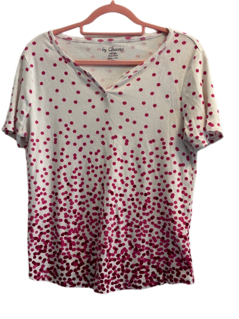 Chico's White Short Sleeve V-Neck Top with Pink Dot Fade